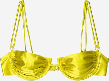 Sutien costum de baie de la Bershka pe verde: față