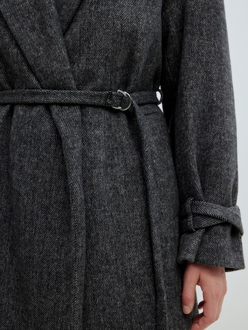Manteau mi-saison 'Mareile' EDITED en gris