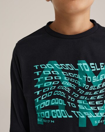 Pijamale de la WE Fashion pe negru