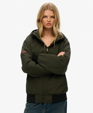 Veste mi-saison Superdry en vert : devant