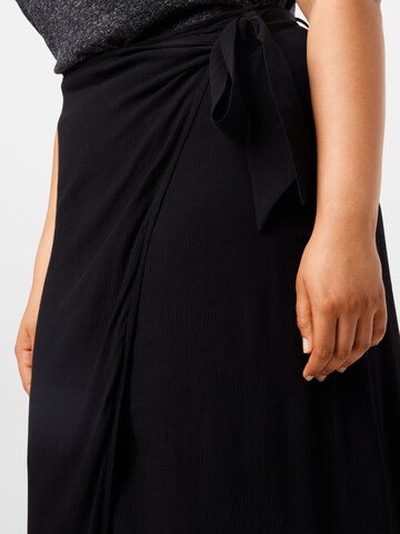 Jupe 'Kinora' Selected Femme Curve en noir