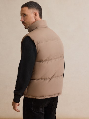 DAN FOX APPAREL Vest 'Konrad' in Beige
