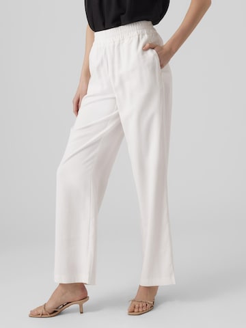 VERO MODA Wide leg Trousers 'Carmen' in White: front