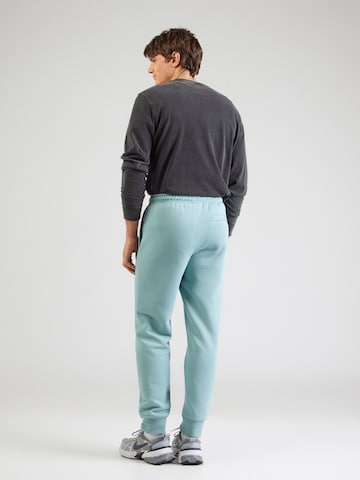 Nike Sportswear Tapered Παντελόνι 'CLUB' σε πράσινο