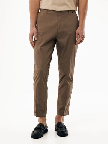Effilé Pantalon à plis MEXX en marron : devant