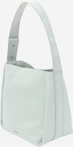 Calvin Klein Наплечная сумка 'Gracie' в Зеленый: спереди