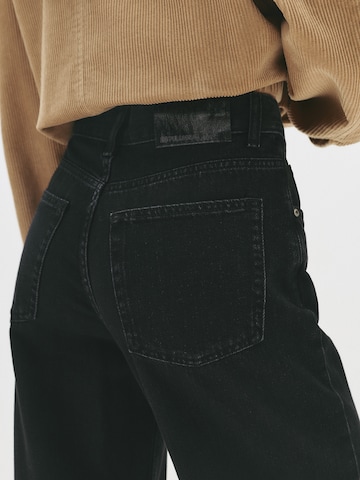 Pull&Bear Zvonové kalhoty Džíny – černá