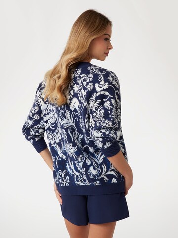 GUESS Sweater in Blue