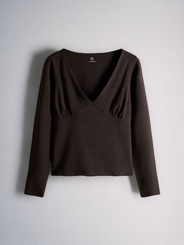 The Set Shirt in Brown