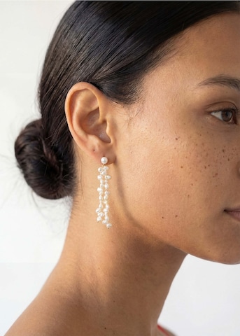 PURELEI - Brincos 'Pearl Muse' em branco: frente