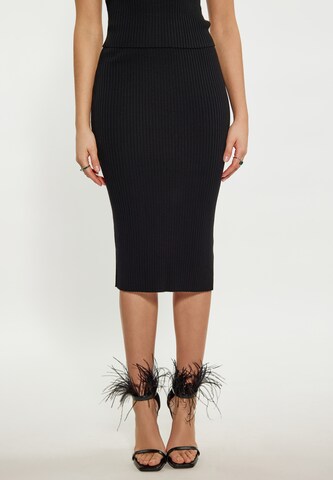 faina Skirt in Black: front