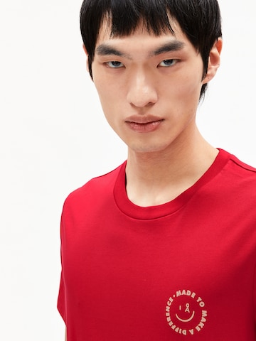 ARMEDANGELS T-Shirt JAAMES SMILEY (GOTS) in Rot
