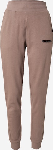 Hummel - Tapered Pantalón deportivo 'LEGACY' en marrón: frente
