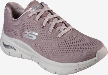 SKECHERS Sneaker in Lila