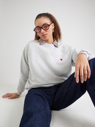 Sweat-shirt 'Eva' studioselect en gris : devant