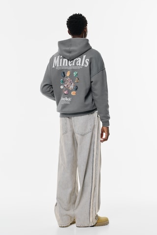 Pull&Bear Sweatshirt 'MINERALS' in Grau