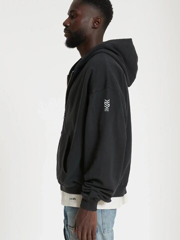 YSPT Studio Zip-Up Hoodie 'CHALLENGER' in Black