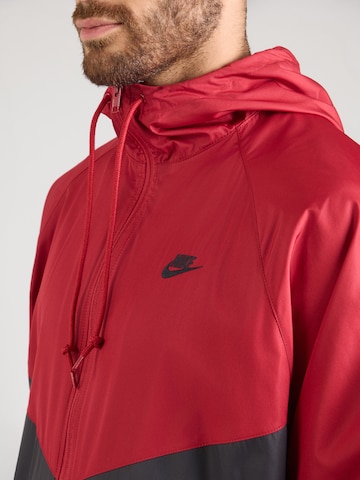 Nike Sportswear Jacke in Rot