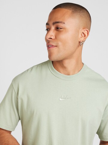 T-Shirt 'Premium Essentials' Nike Sportswear en vert