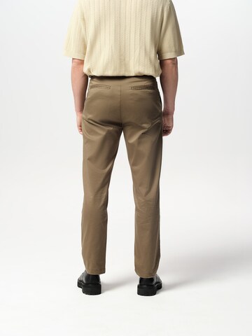 ABOUT YOU x Jaime Lorente Regular Chino trousers 'Timur' in Green