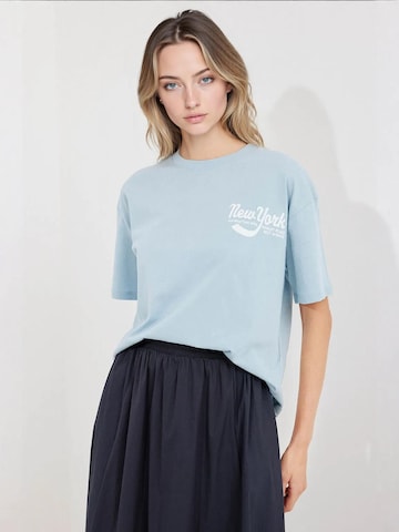 Bigdart - Camisa em azul: frente