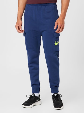 mėlyna Nike Sportswear Siaurėjantis Laisvo stiliaus kelnės: priekis