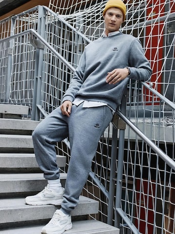 Tommy Life Joggingpak 'Aktive Sets' in Grijs: voorkant