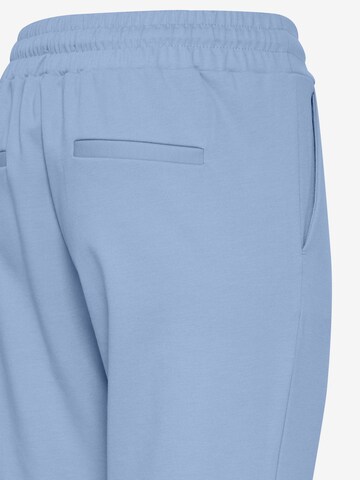 ICHI Slimfit Kalhoty se sklady v pase 'KATE' – modrá