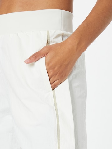 Nike Sportswear Wide leg Παντελόνι σε λευκό