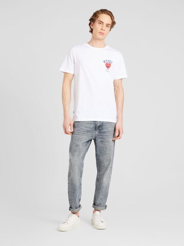 T-Shirt 'Heartache' MAKIA en blanc