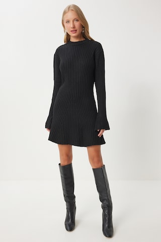 Happiness İstanbul Kootud kleit, värv must