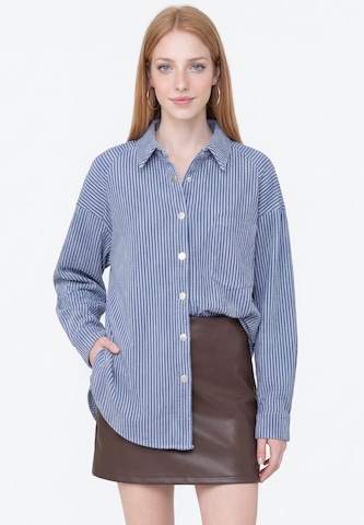 MYMO - Blusa em azul: frente