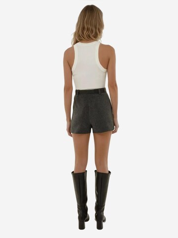 Hiccup - Saia em cinzento