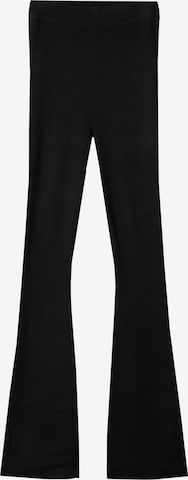 Bershka Levenevä Housut värissä musta: etupuoli