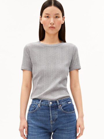 T-shirt ARMEDANGELS en gris : devant