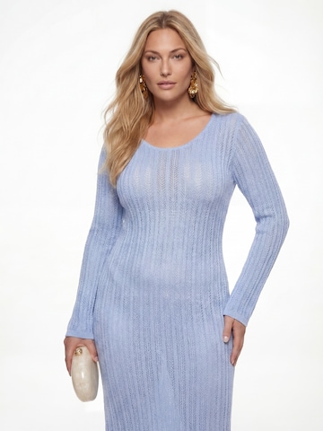 Rochie de la CITA MAASS pe albastru: față