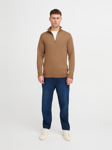 BLEND - Pullover em castanho