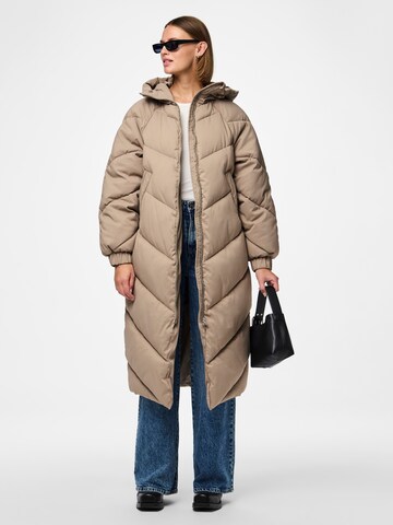 Cappotto invernale 'PCNocelyn' di PIECES in grigio