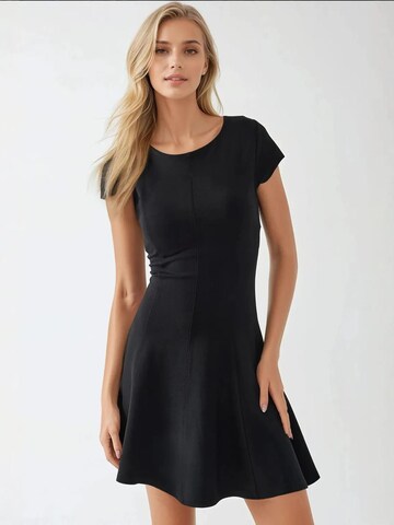 Hiccup Kleid in Schwarz: Vorderseite