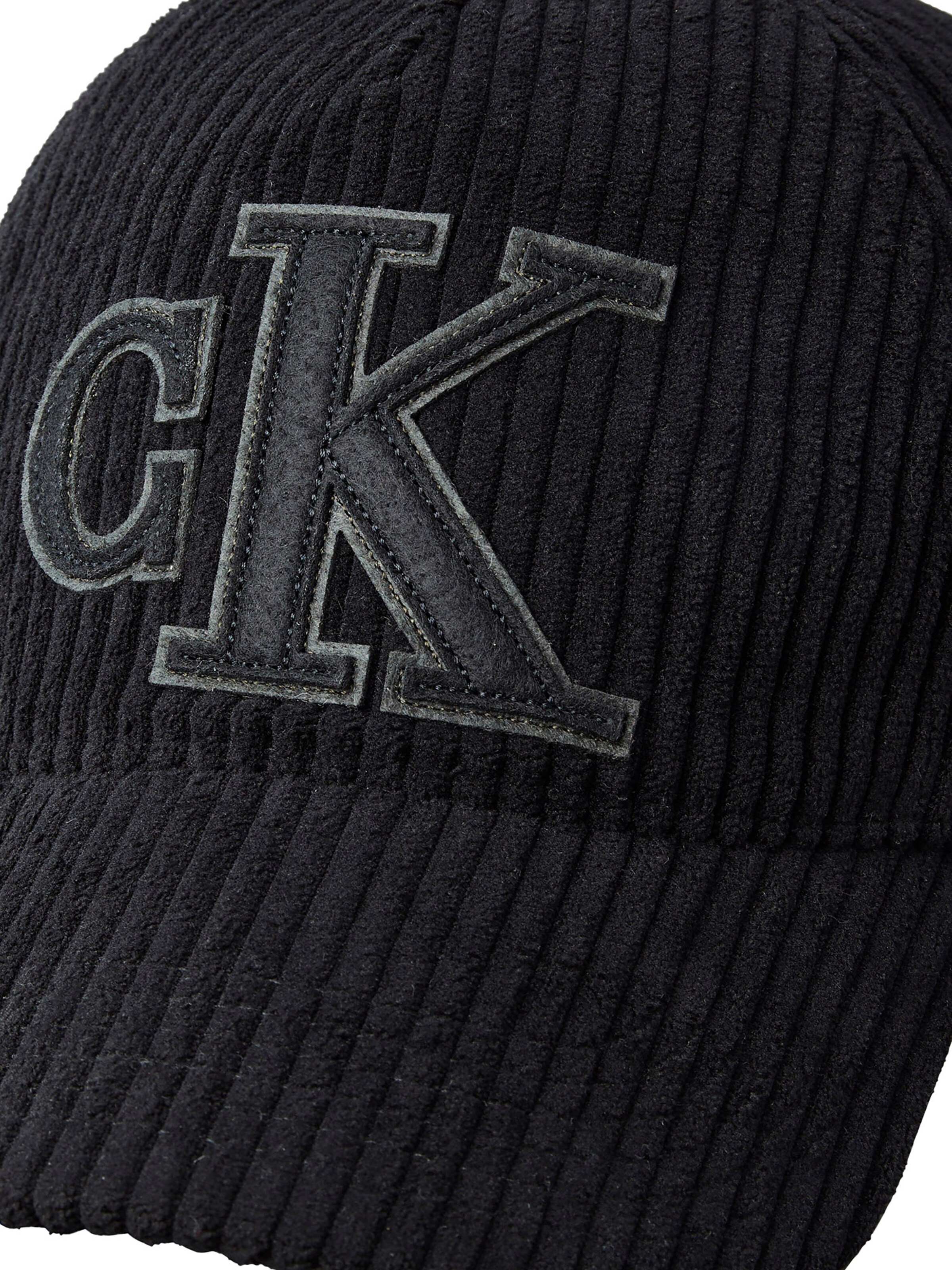 Calvin Klein Кепка в Черный