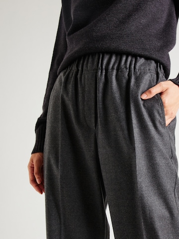 Weekend Max Mara Regular Pleated Pants 'CAMBRA' in Grey