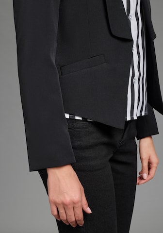 LAURA SCOTT Blazer in Black