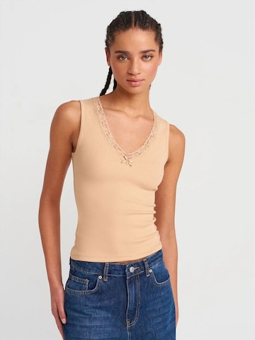Dilvin - Blusa em bege: frente