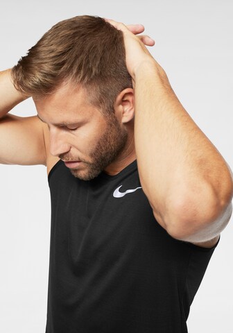 NIKE Klasický střih Funkční tričko 'Miler' – černá