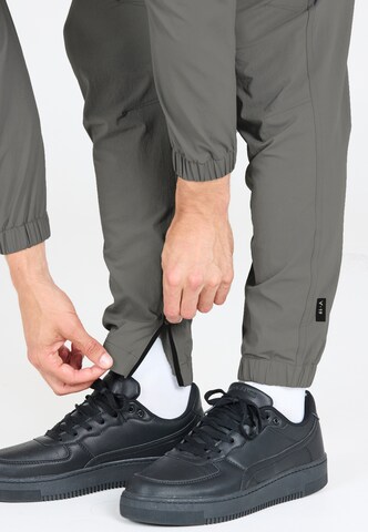 Virtus Tapered Sporthose 'Jayson' in Grau