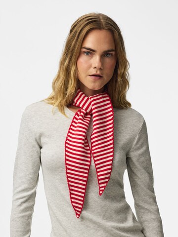PIECES Scarf in Red: front