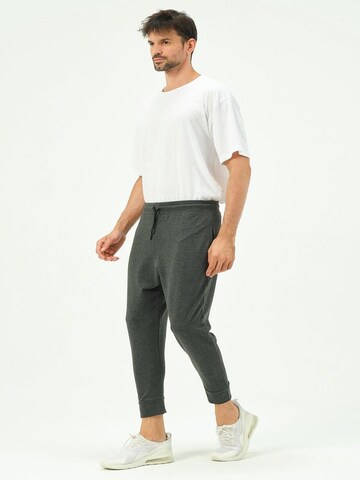 Effilé Pantalon C&City en gris