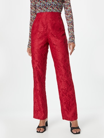 Wallis Regular Broek in Rood: voorkant