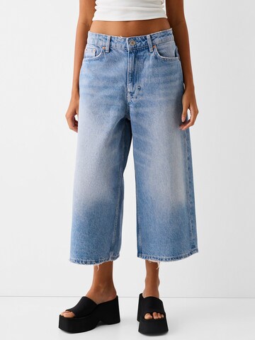 Bershka Loosefit Jeans in Blau