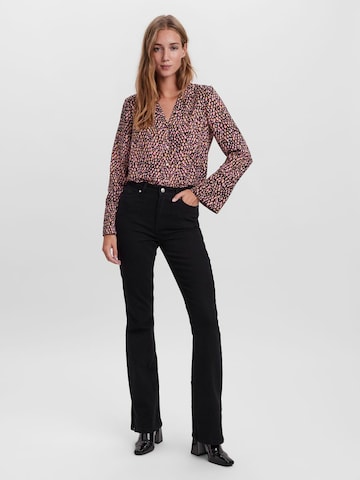 VERO MODA Flared Jeans 'Selma' in Schwarz